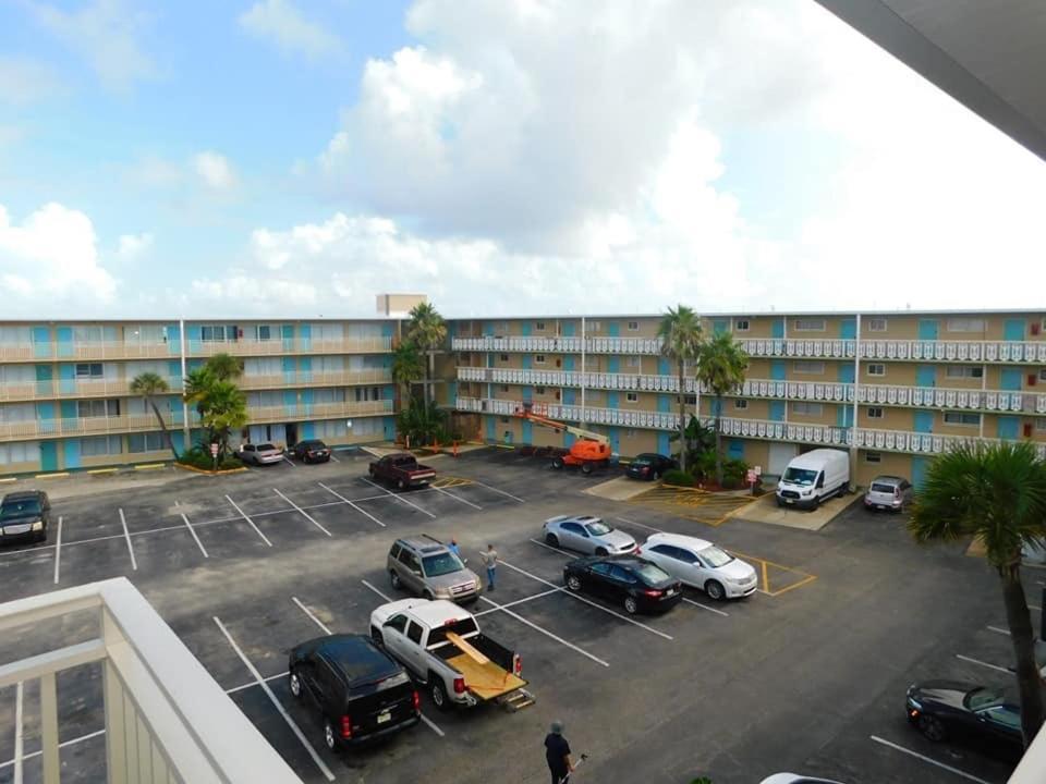 Ocean Breeze - Direct Ocean Front-Pool Is Open Apartment Daytona Beach Exterior photo
