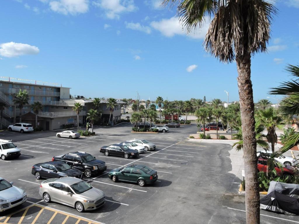 Ocean Breeze - Direct Ocean Front-Pool Is Open Apartment Daytona Beach Exterior photo