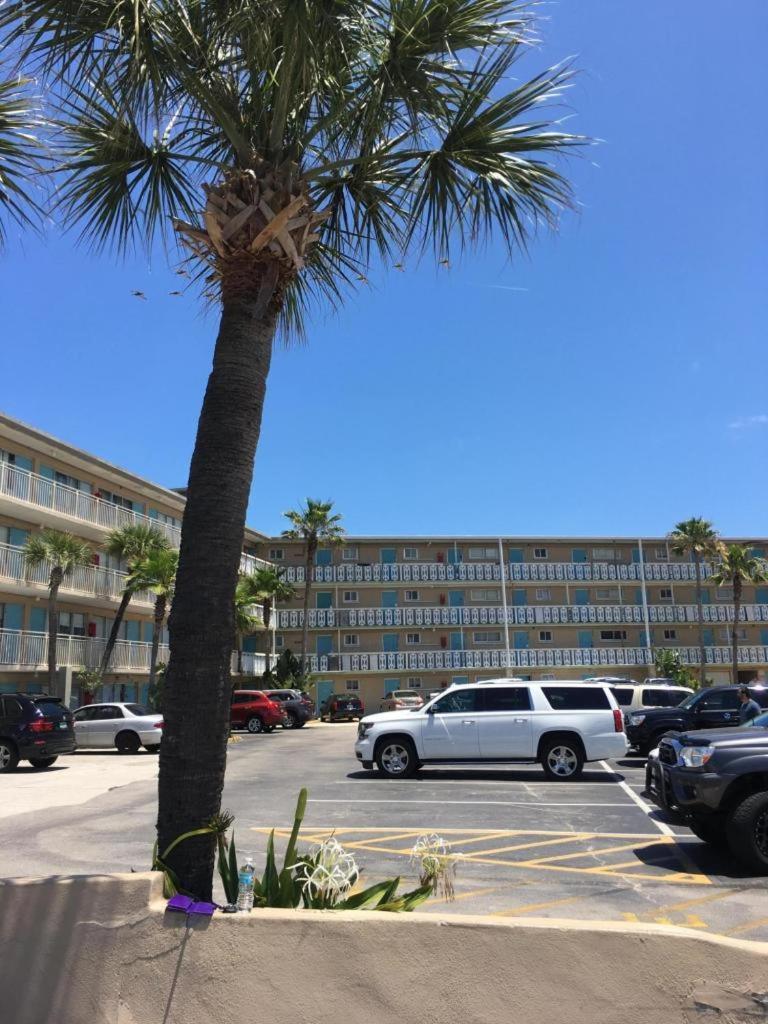Ocean Breeze - Direct Ocean Front-Pool Is Open Apartment Daytona Beach Exterior photo