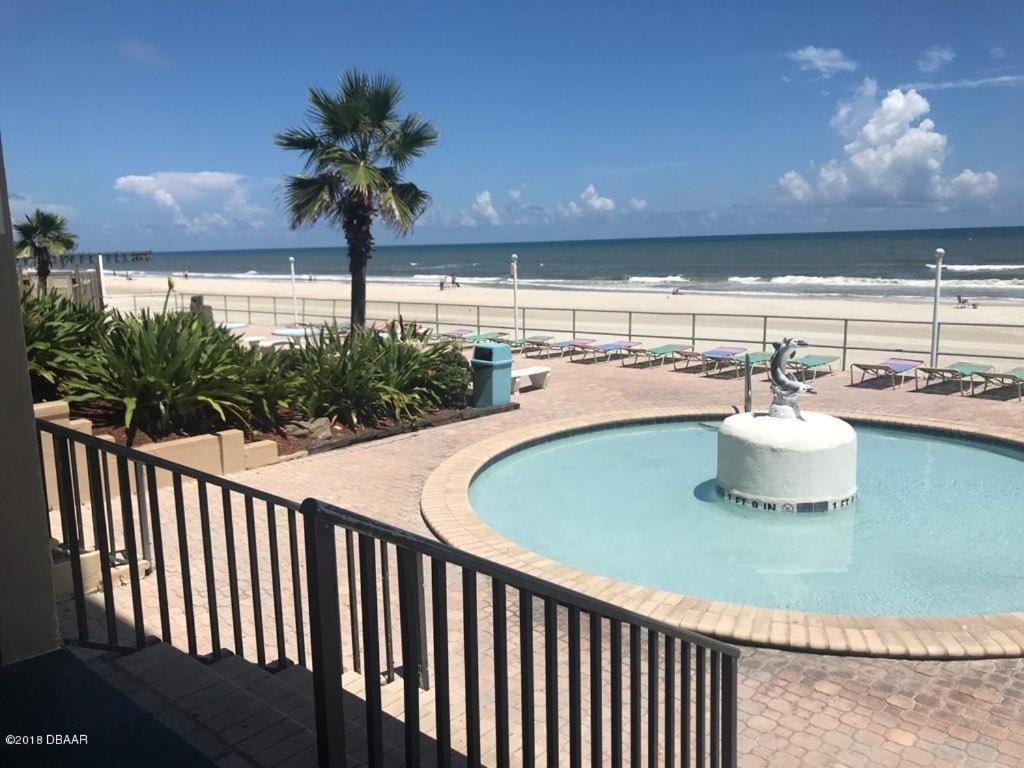 Ocean Breeze - Direct Ocean Front-Pool Is Open Apartment Daytona Beach Exterior photo