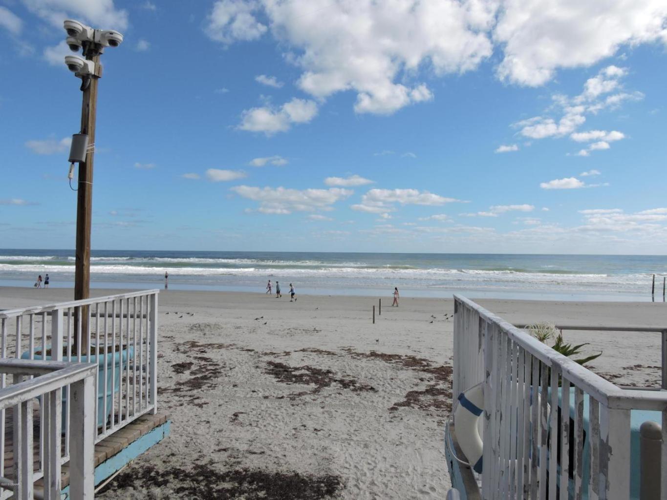 Ocean Breeze - Direct Ocean Front-Pool Is Open Apartment Daytona Beach Exterior photo
