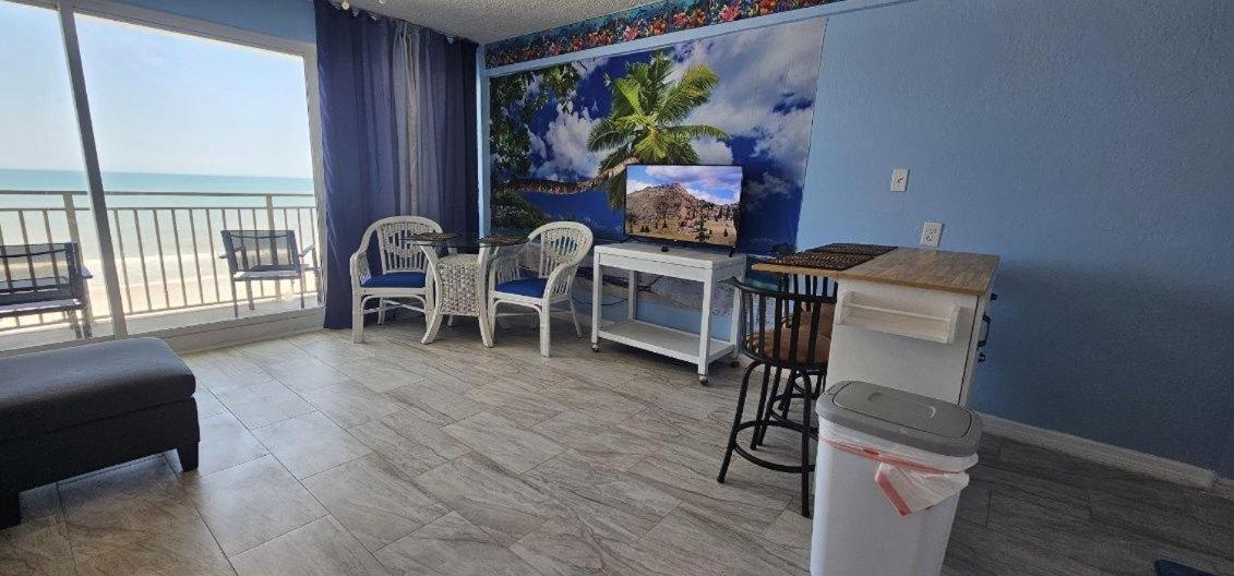 Ocean Breeze - Direct Ocean Front-Pool Is Open Apartment Daytona Beach Exterior photo