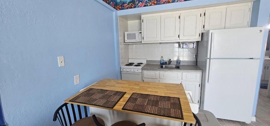 Ocean Breeze - Direct Ocean Front-Pool Is Open Apartment Daytona Beach Exterior photo
