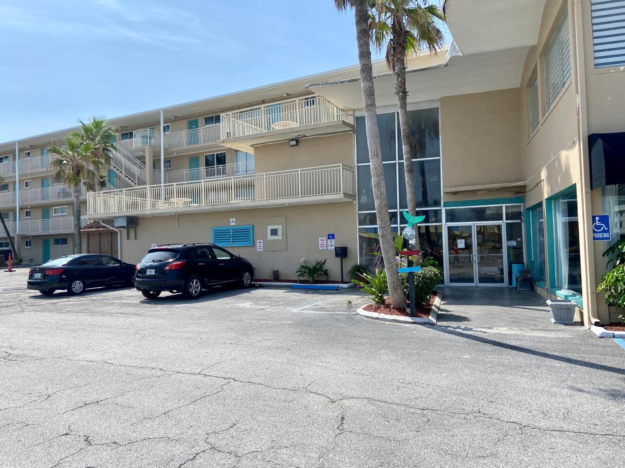 Ocean Breeze - Direct Ocean Front-Pool Is Open Apartment Daytona Beach Exterior photo