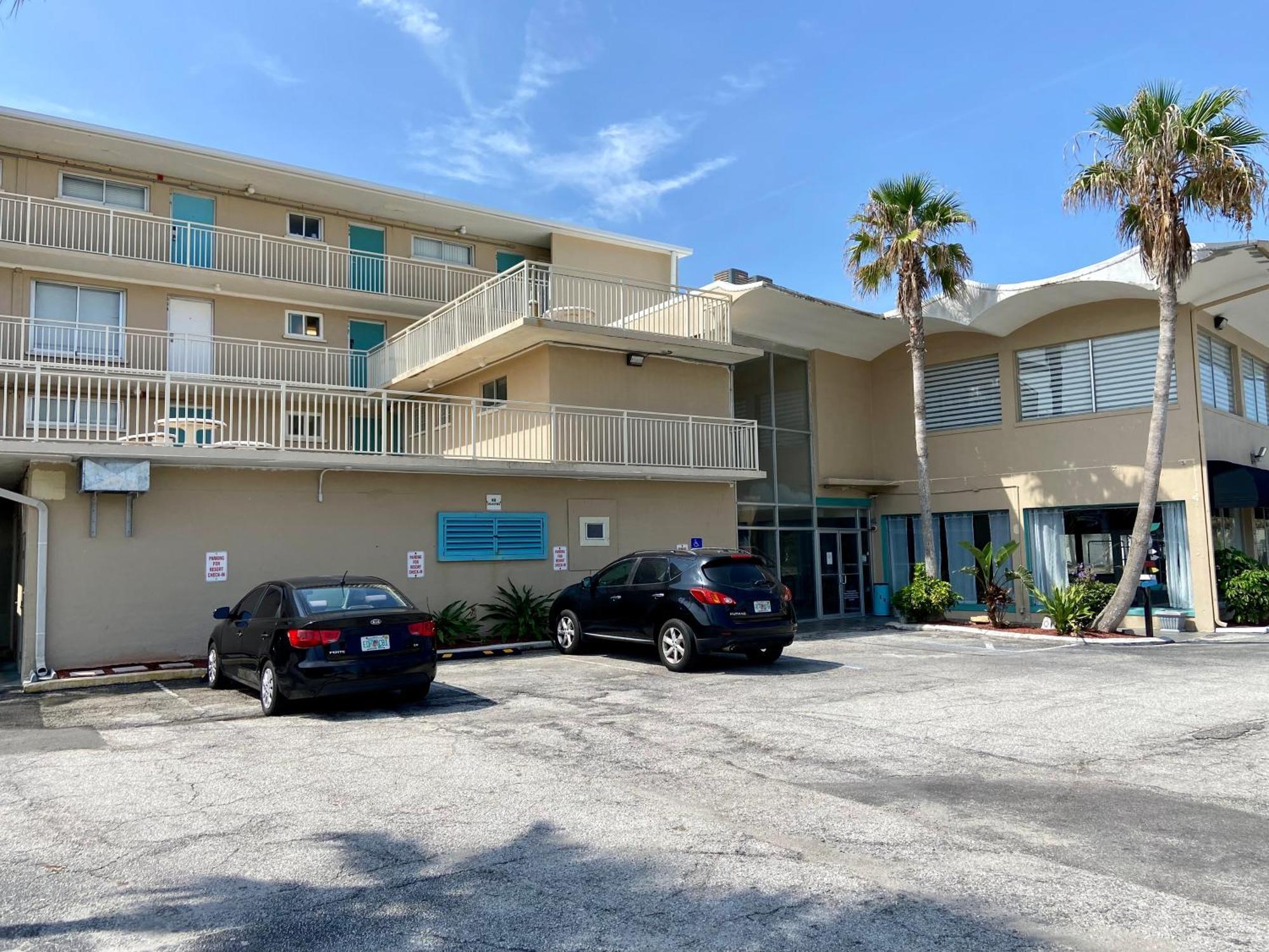 Ocean Breeze - Direct Ocean Front-Pool Is Open Apartment Daytona Beach Exterior photo