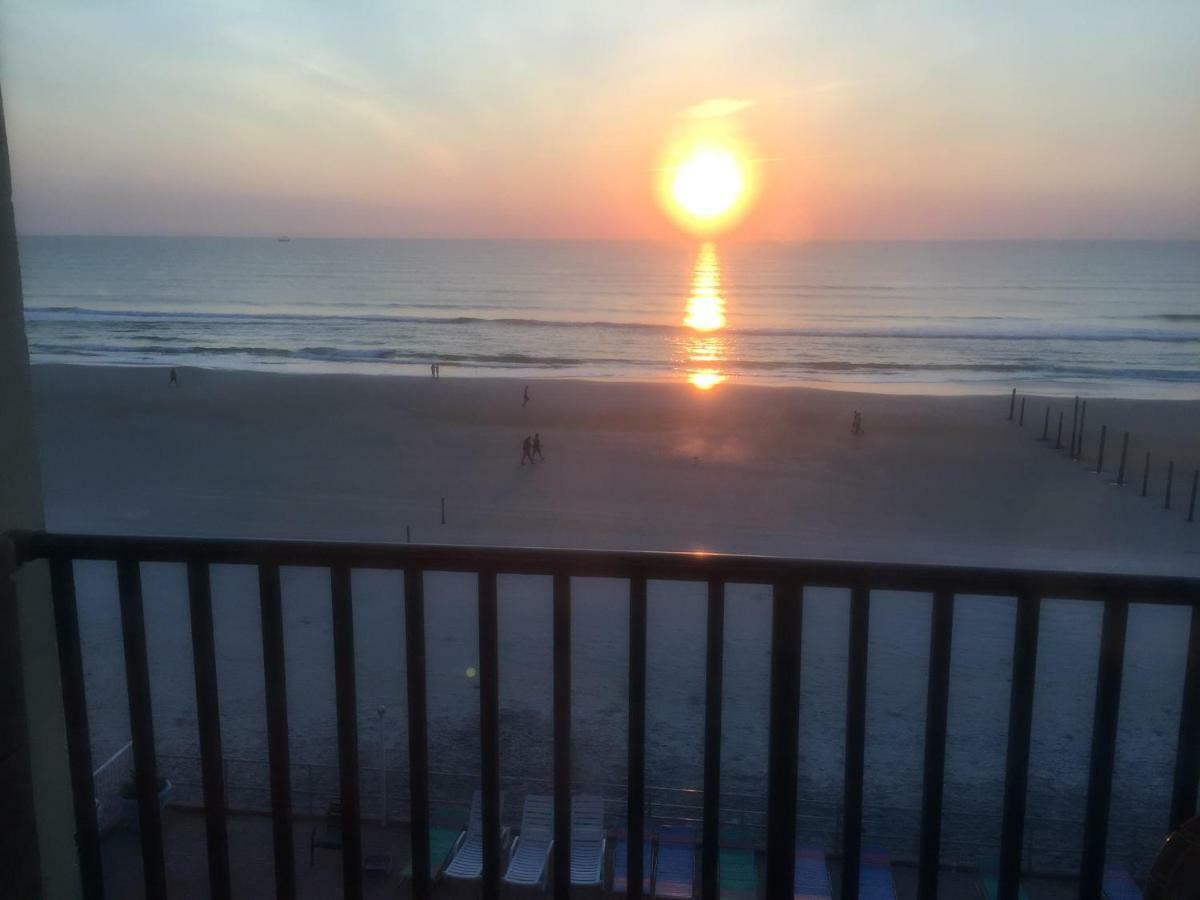 Ocean Breeze - Direct Ocean Front-Pool Is Open Apartment Daytona Beach Exterior photo